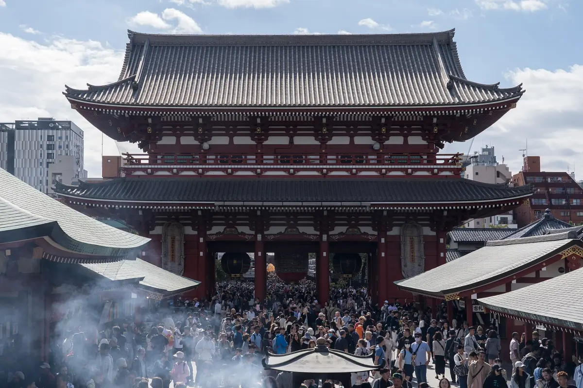 Hozomon behind incense smoke