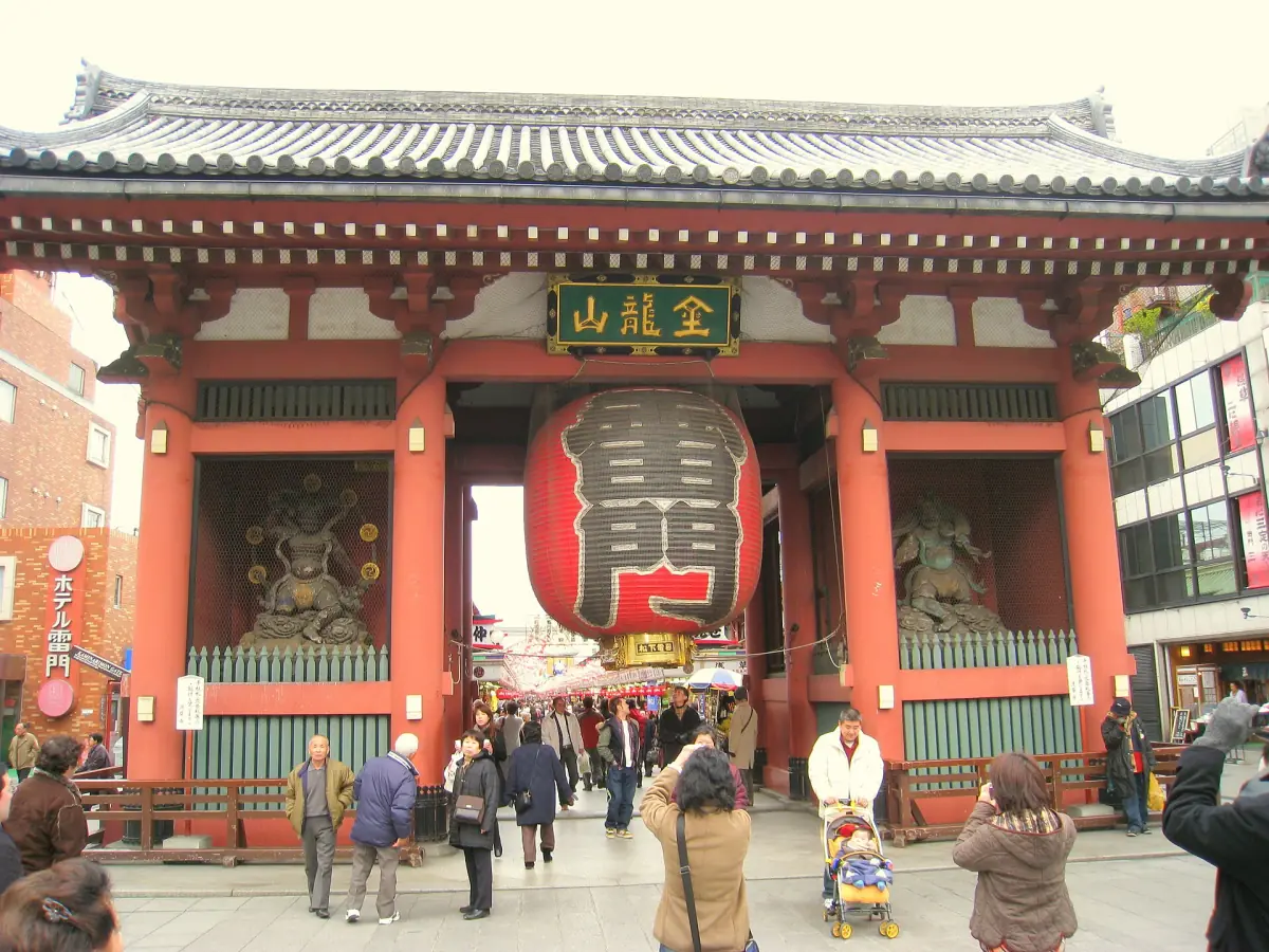 The Kaminarimon gate
