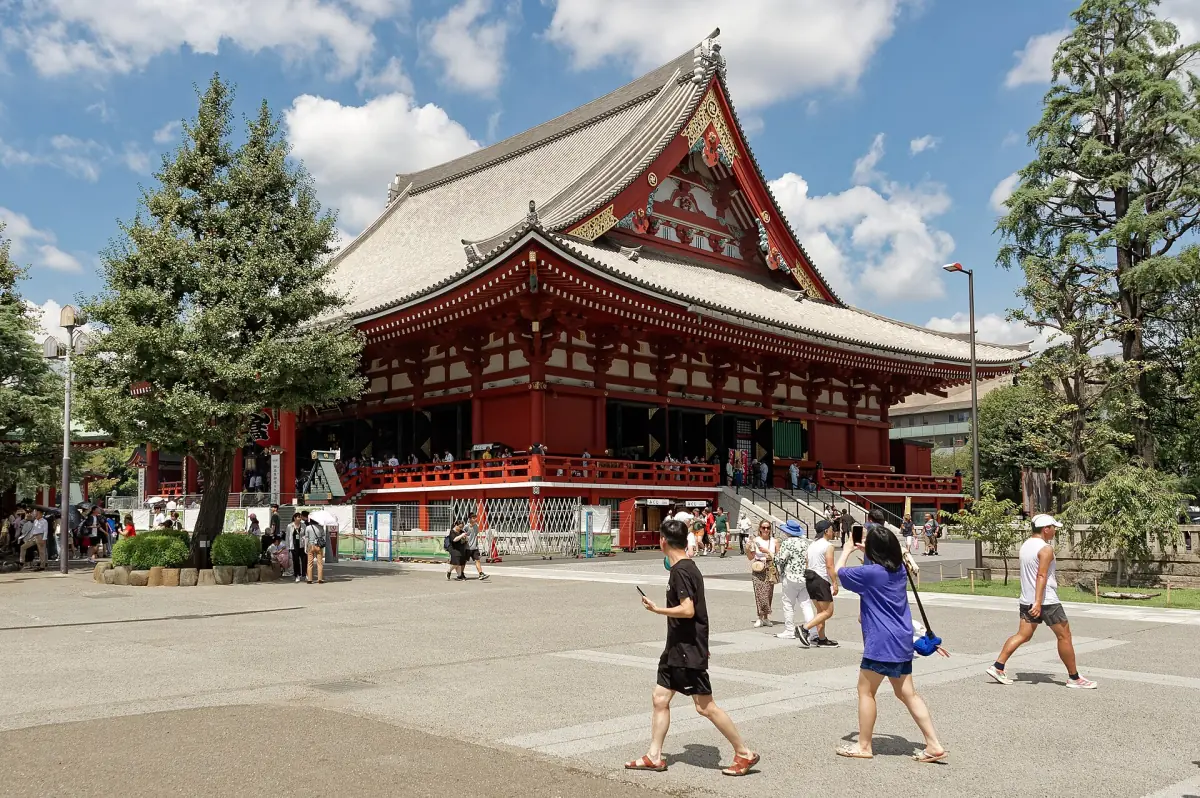The main hall of Senso-ji