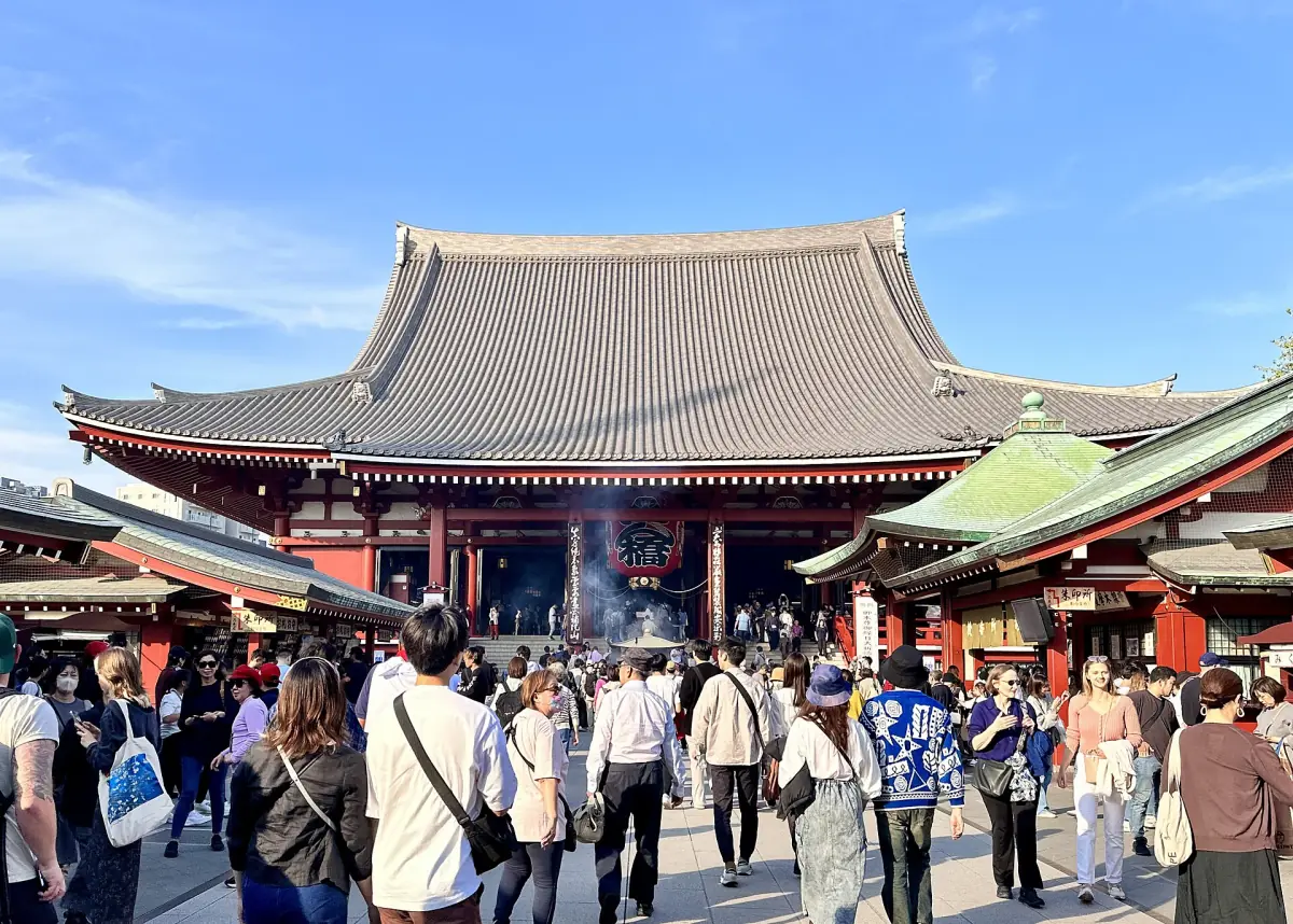 Visitors in front of the main hall